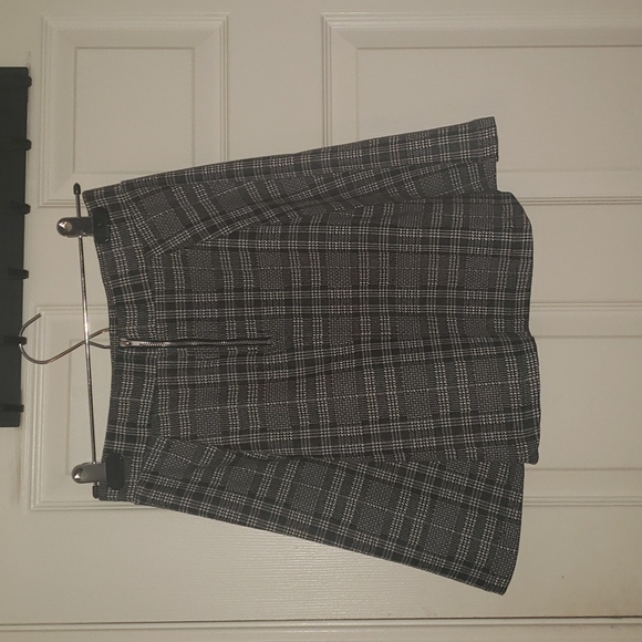 Divided H&M Grey Plaid Skater Skirt - Picture 3 of 4